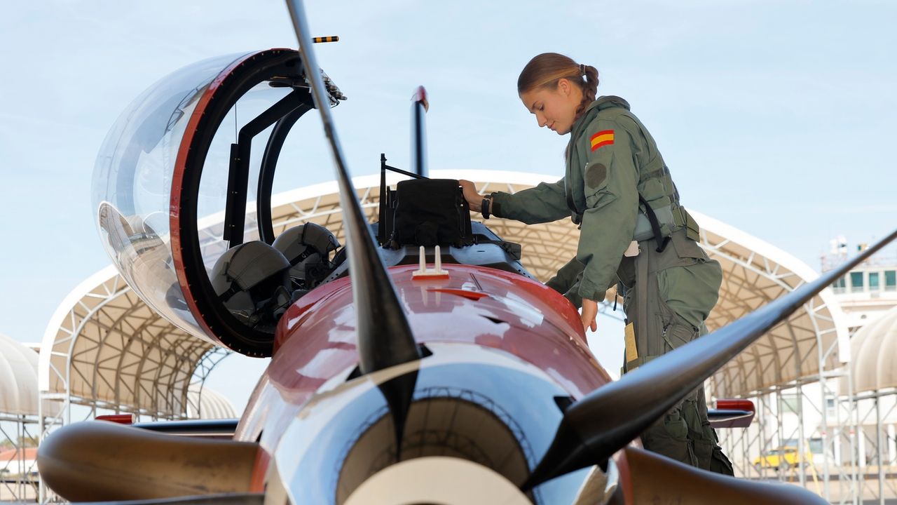Princess Leonor Makes History and Becomes the First Woman in Spanish Royal Family to Fly Solo