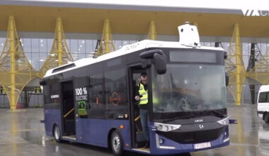 VIDEO Un autobuz care circulă fără șofer a transportat pasageri pe un aeroport din România