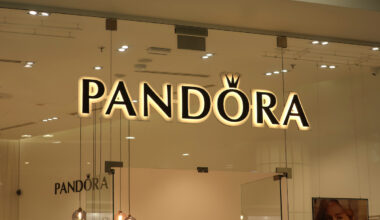 Pandora-artificial-intelligence-chatbots-retail