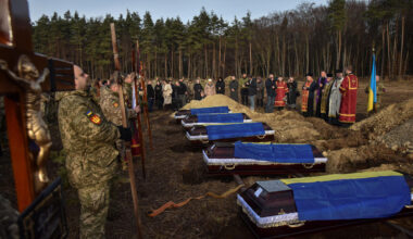 Guerre en Ukraine : la Russie rend 1 003 corps à Kiev, les dépouilles de 26 soldats russes rendues à Moscou