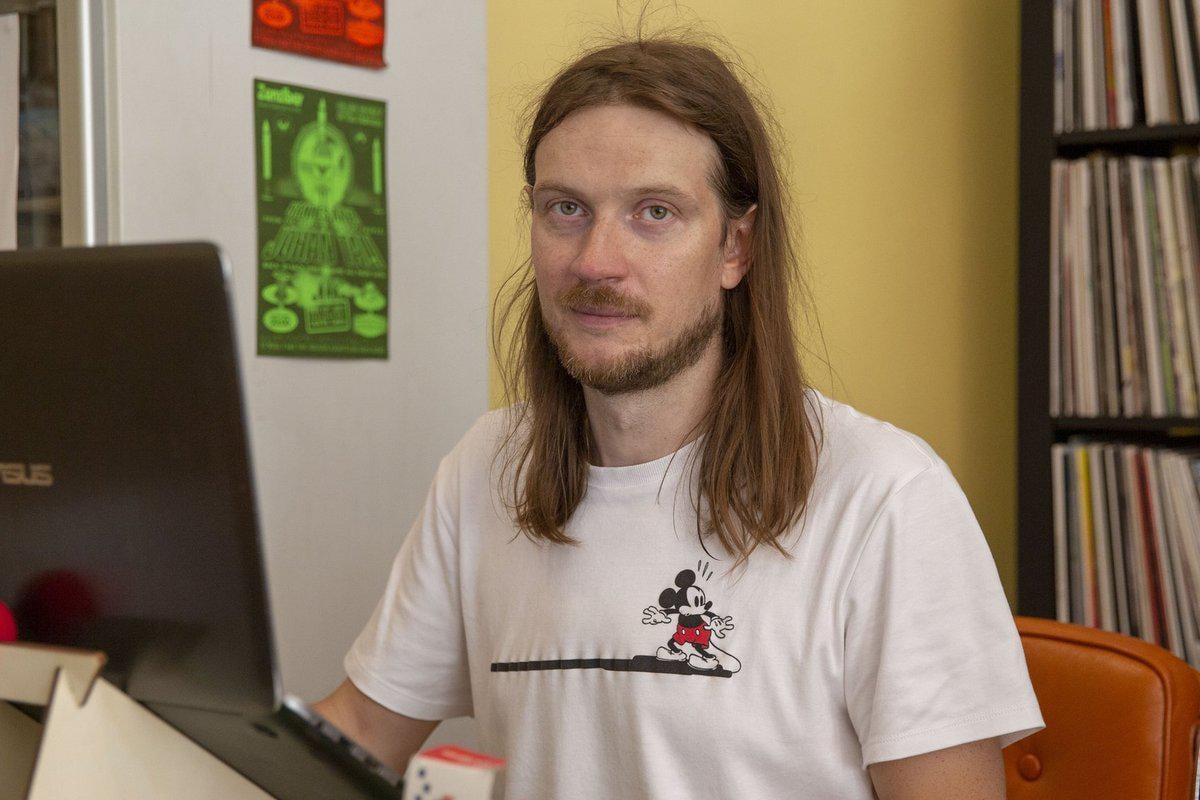 Tuntud muusikategelane Madis Nestor sattus petturite ohvriks. Tühjaks tehti nii mehe isiklikud kui ka plaadifirma pangakontod