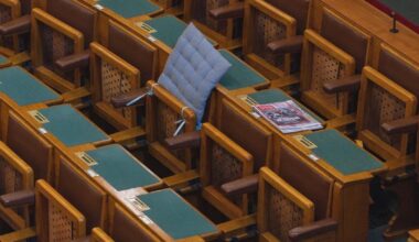 Hajnali kettő előtt kivonultak a fideszes képviselők, így elmaradt a Szőlő utcai ügyről szóló rendkívüli parlamenti ülés