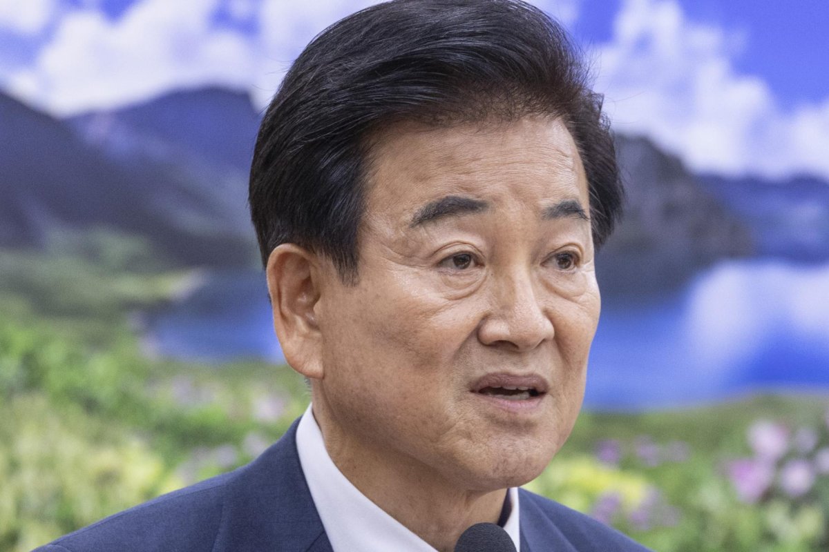 S. Korea to adopt 'North Korean migrants' term in government