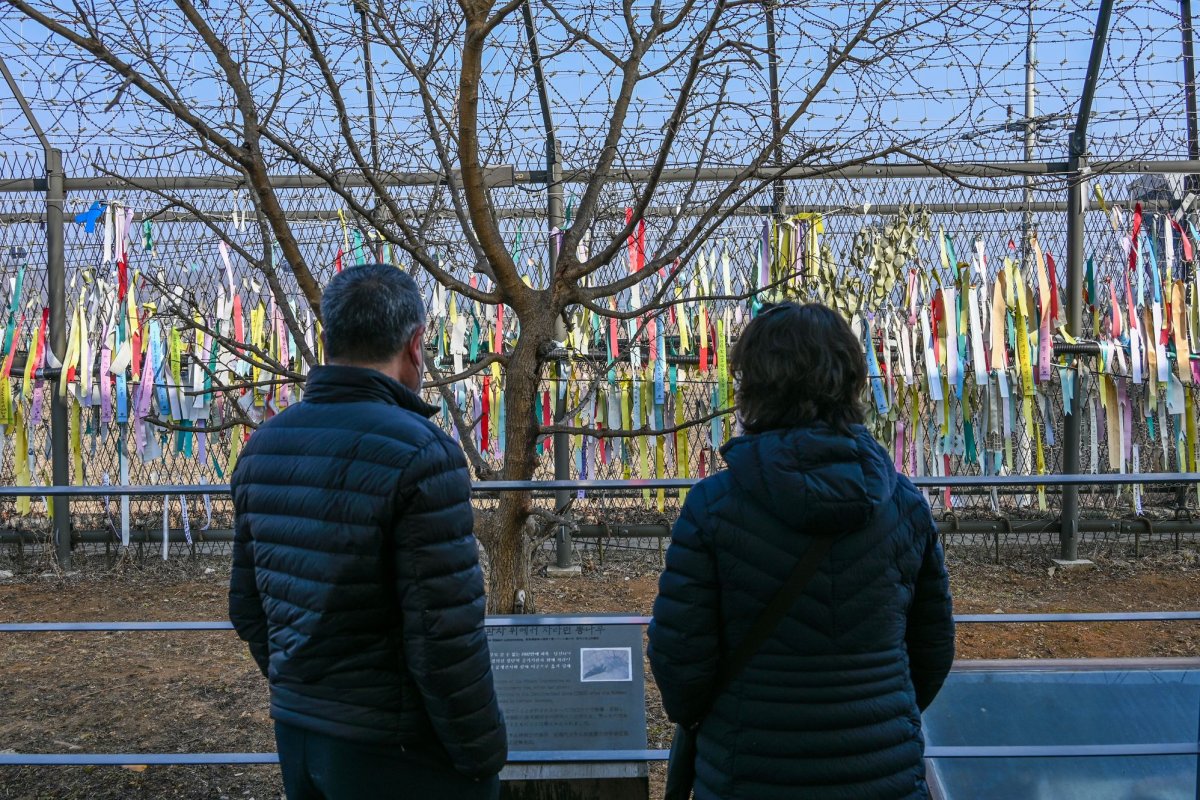 S. Korea to prioritize confirming fate of separated families' kin in N. Korea