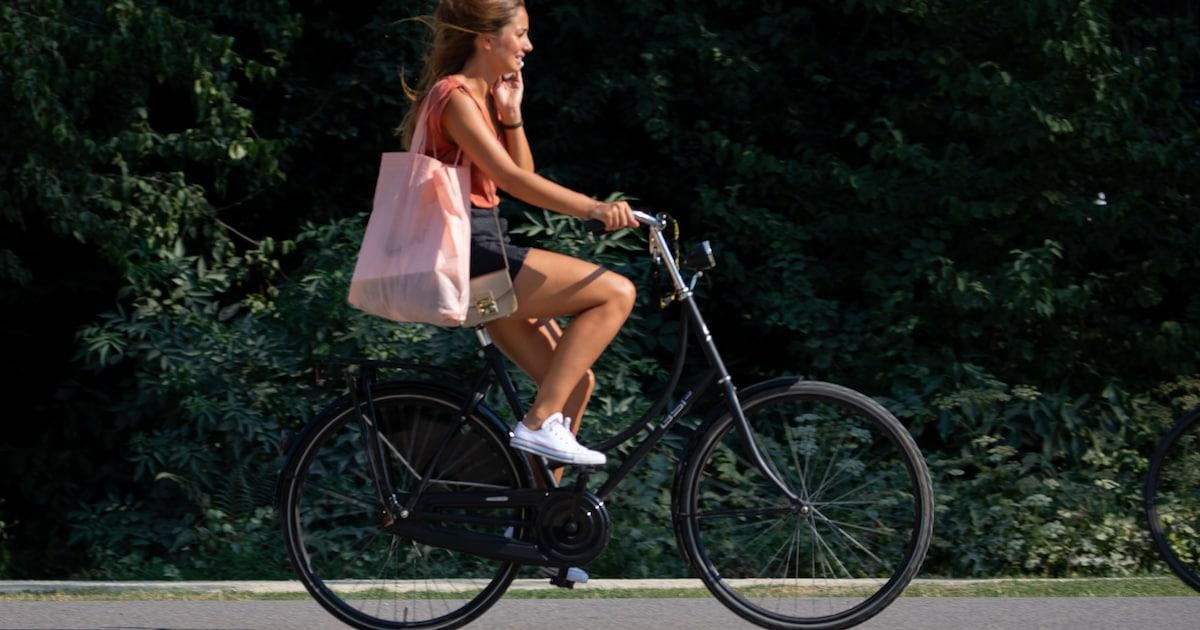Boetes voor gsm-gebruik op de fiets zijn verdubbeld tot gemiddeld acht per dag