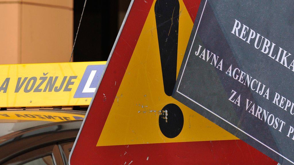 Do vozniškega izpita z manj urami? Strokovnjaki: Trpela bi lahko varnost | 24ur.com