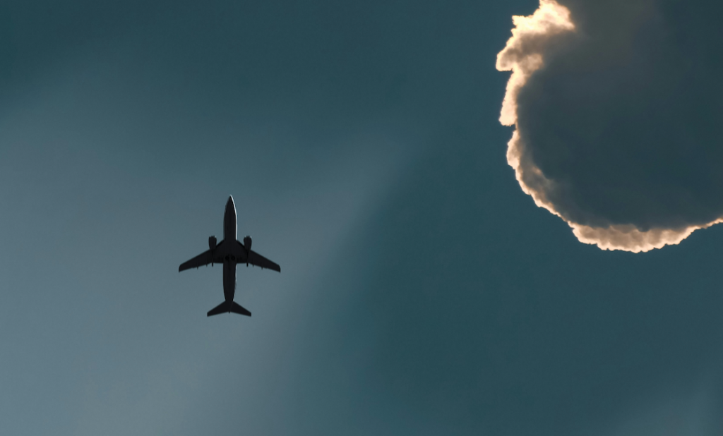 AI's Energy Demands Threaten Airlines’ Net-Zero Goals