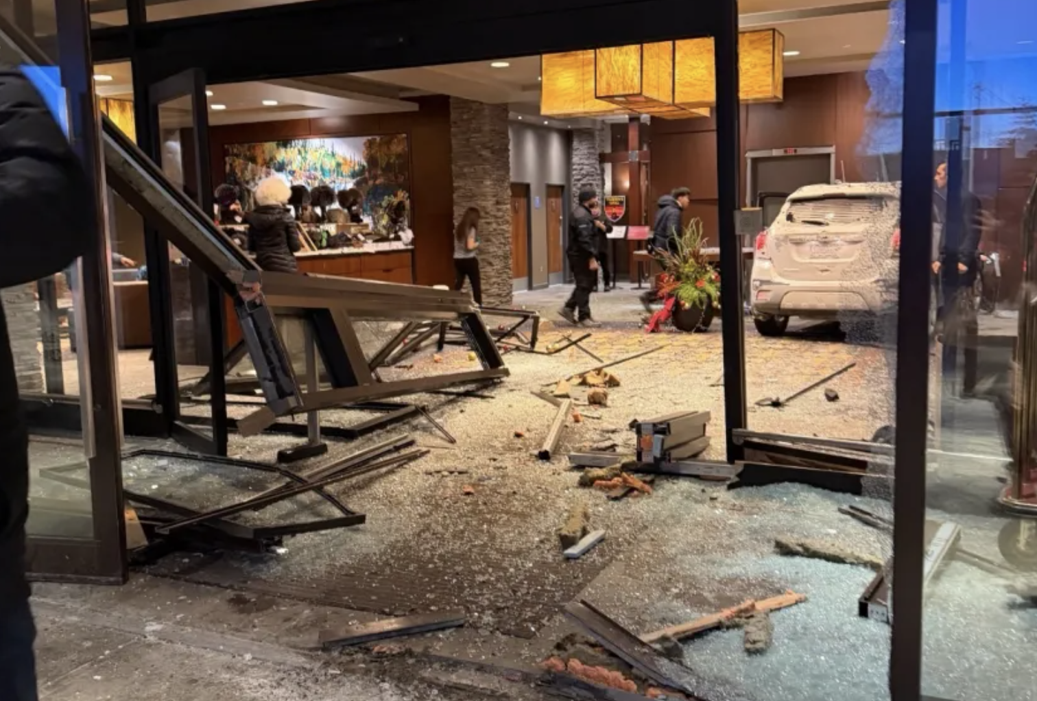 Car crashes into Yellowknife hotel on Christmas Eve