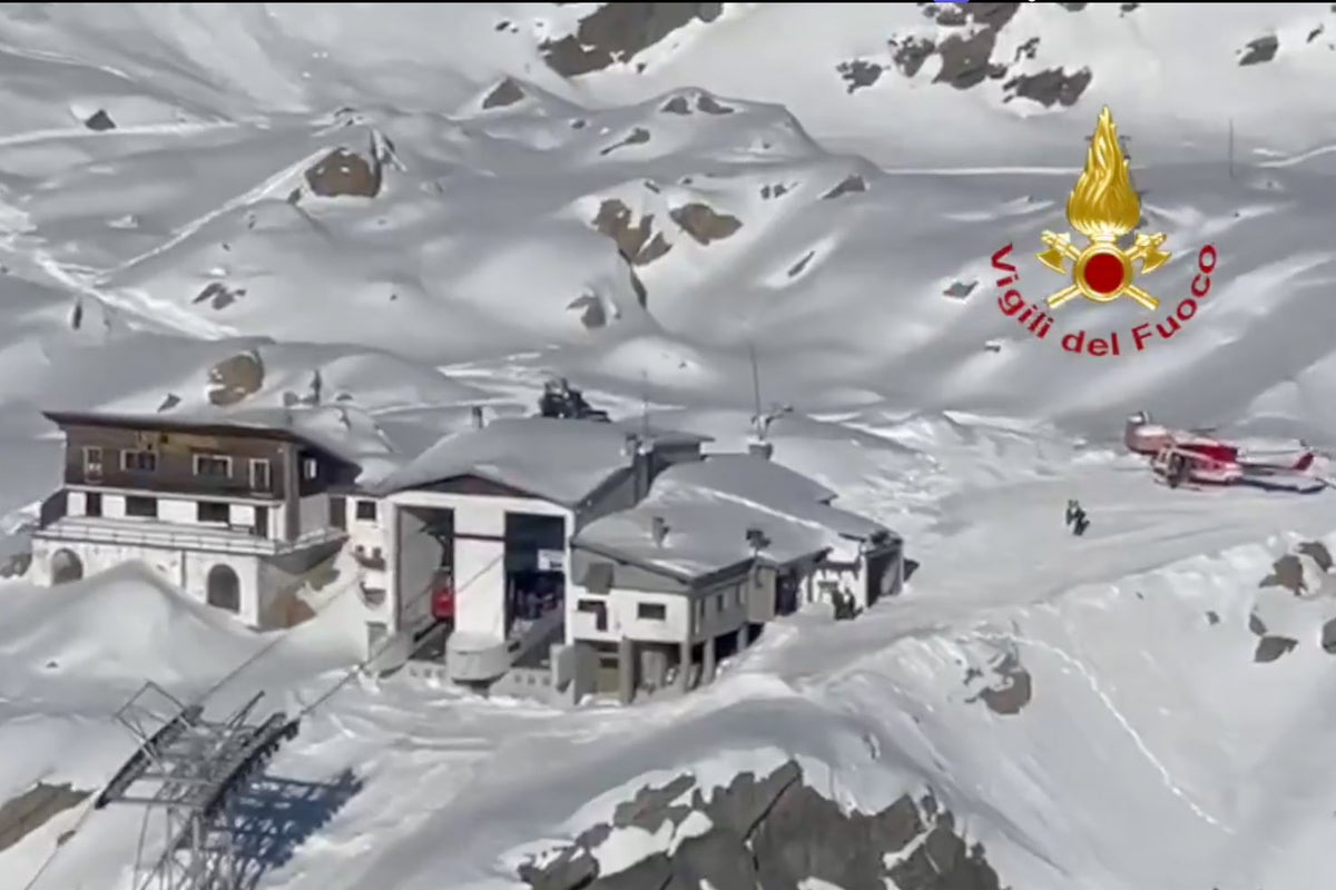 Cable car crash injures four as 100 passengers evacuated in Italy