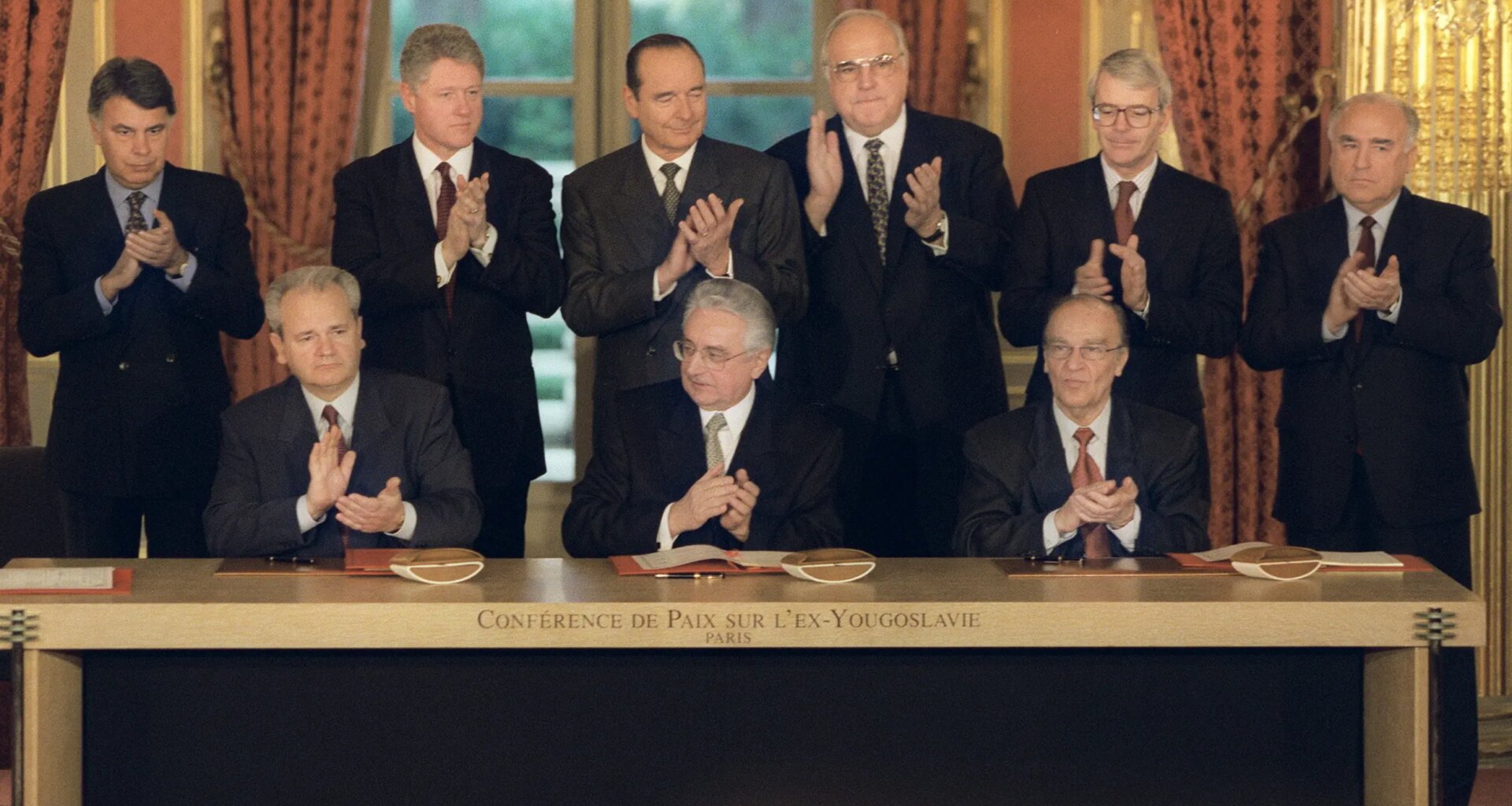 Paris, dec. 1995. Signing the Dayton Agreement - Public domain
