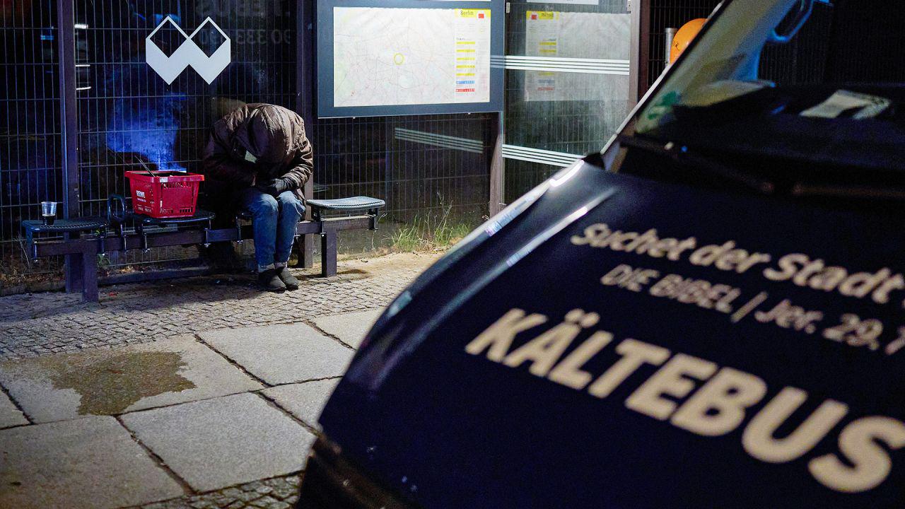 Kältebus der Berliner Stadtmission in Brand gesteckt