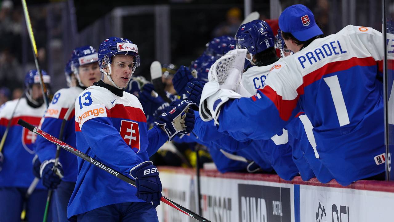 Chrenko nets natural hat trick as Slovakia beats Germany in world juniors
