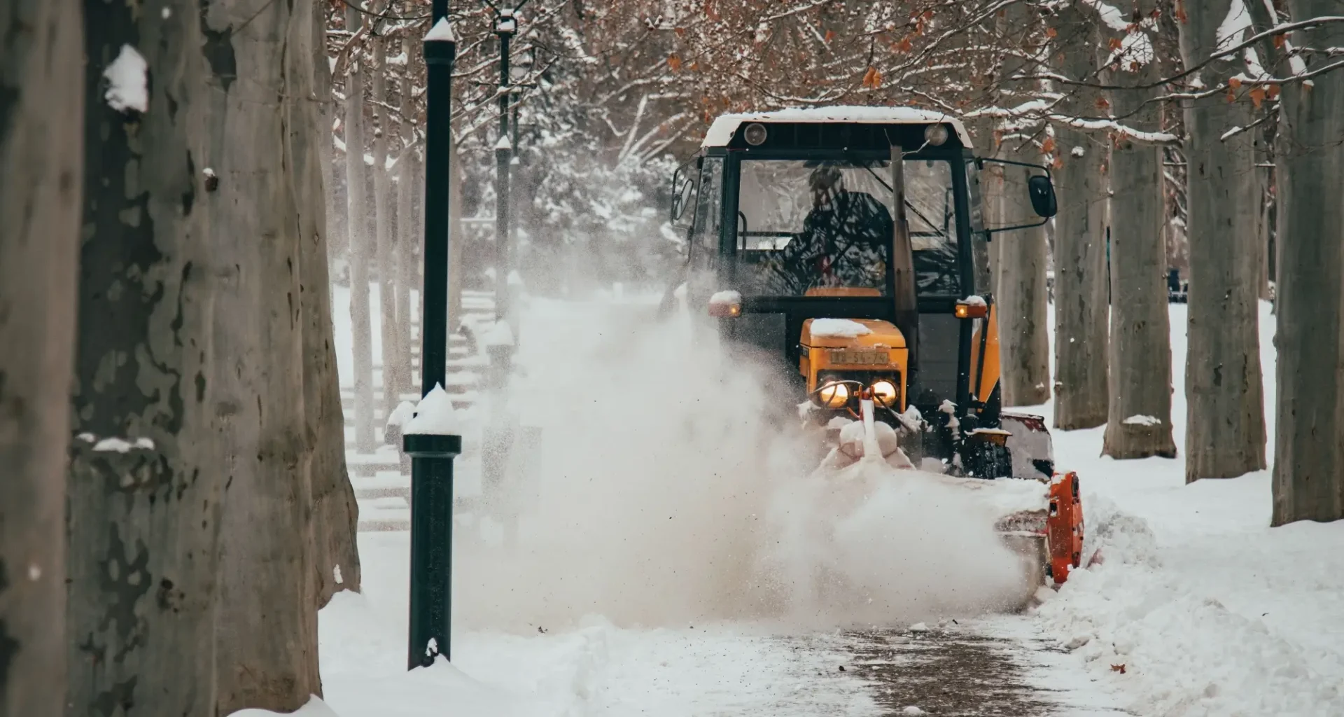 Nejvíc zasněžený den za posledních 100 let. Po půlnoci se celé Česko probudilo do sněhové kalamity