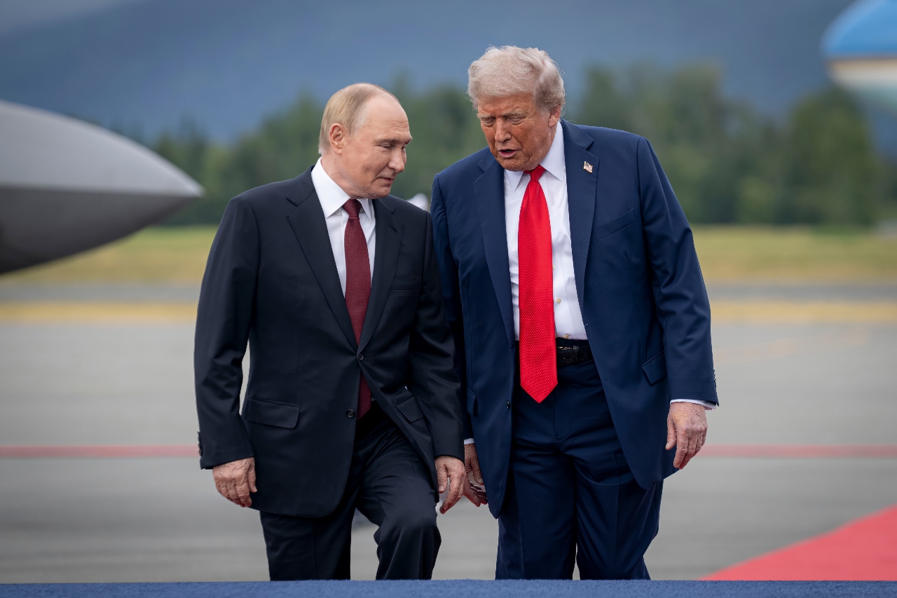 President Donald J. Trump welcomes Russian President Vladimir Putin to Joint Base Elmendorf-Richardson, Anchorage, Alaska, August 15, 2025 (DoD photo by Benjamin Applebaum)