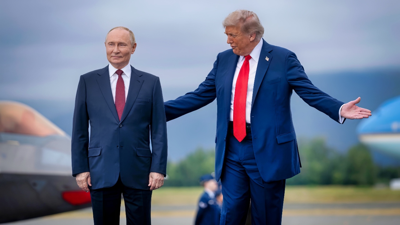 President Donald J. Trump welcomes Russian President Vladimir Putin to Joint Base Elmendorf-Richardson, Anchorage, Alaska, August 15, 2025 (DoD photo by Benjamin Applebaum)