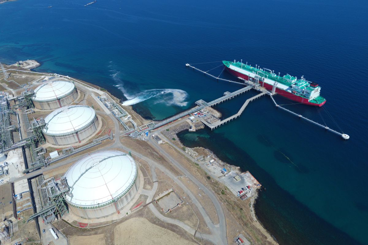 Türkiye covers half of its gas needs with LNG