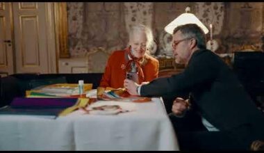 H.M. Kongen og H.M. Dronning Margrethe fletter julehjerter 2025