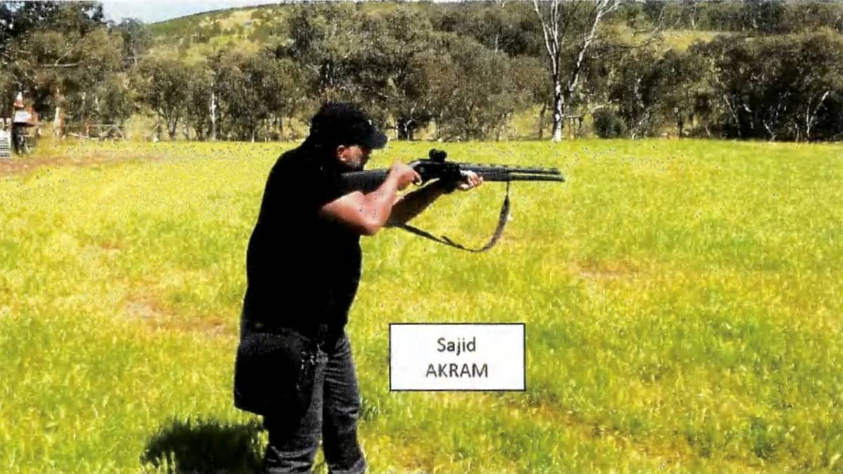 Bond Beach-siktede skal ha trent på terrorangrepet med faren – NRK Urix – Utenriksnyheter og -dokumentarer