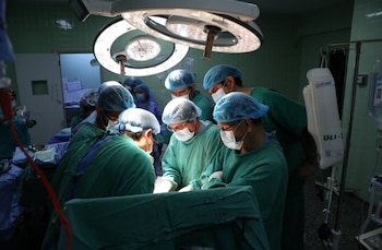 Una operación de trasplante de