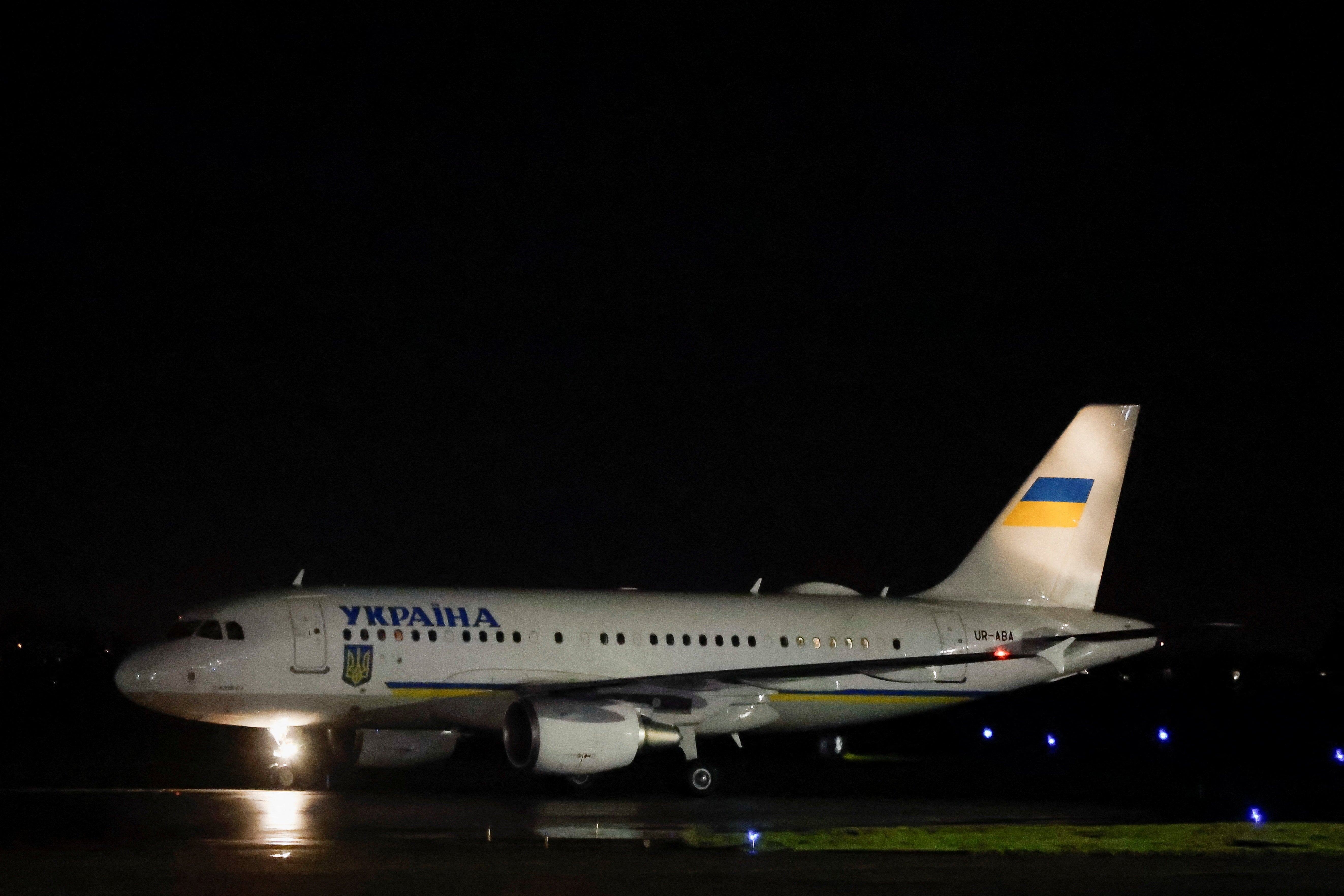 A plane carrying Ukrainian president Volodymyr Zelensky approaches landing as he arrives for an Irish state visit at Dublin Airport