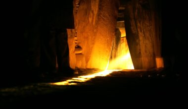 Winter Solstice sunrise from ancient tomb at Newgrange – The Irish Times