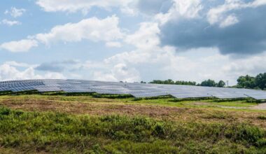 US solar tops 11.7 GW in a huge Q3 despite Trump roadblocks. And most of it happened in red states. But major uncertainty lies ahead. Administration actions have slowed or stalled the approvals pipeline for utility-scale solar and storage. 73 GW of solar projects are stuck in permitting limbo.