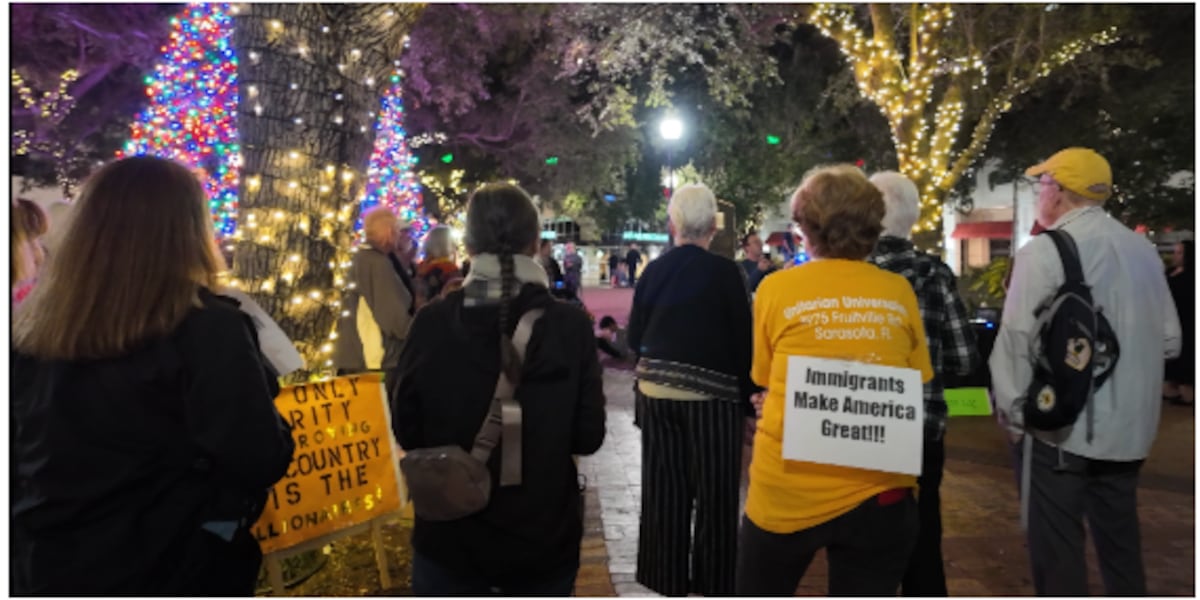 Crowd gathers in Sarasota calling for Immigration reform