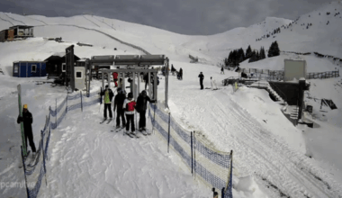 Crăciun pe Valea Prahovei: Zeci de unităţi de cazare şi-au aşteptat în zadar oaspeţii, în acest an. Proprietarii de pensiuni, dispuşi să negocieze preţurile | News.ro