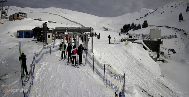 Crăciun pe Valea Prahovei: Zeci de unităţi de cazare şi-au aşteptat în zadar oaspeţii, în acest an. Proprietarii de pensiuni, dispuşi să negocieze preţurile | News.ro