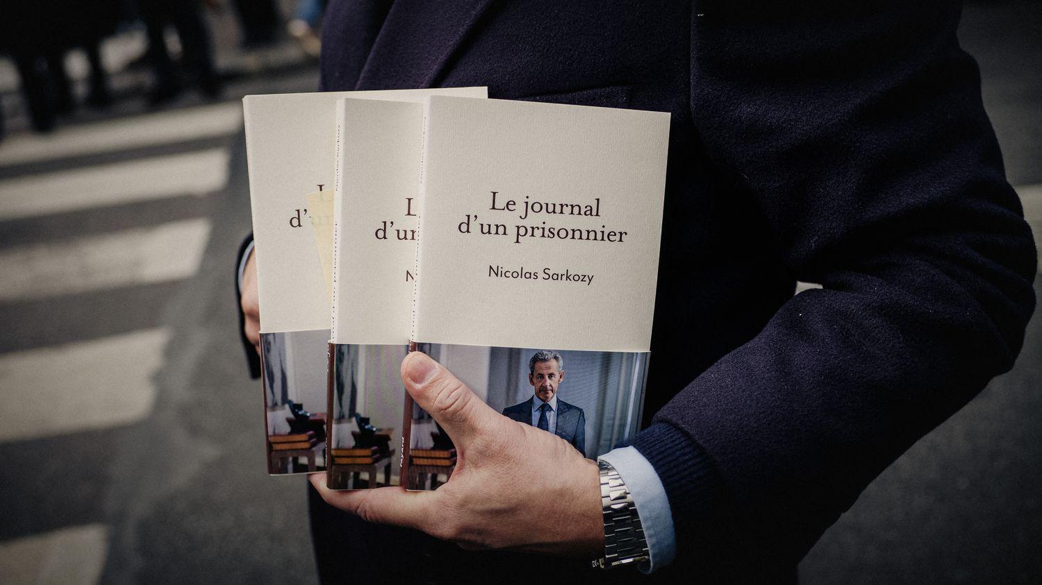 Nicolas Sarkozy, Jordan Bardella, Philippe de Villiers... Pourquoi les livres des personnalités politiques de droite et d'extrême droite se vendent aussi bien