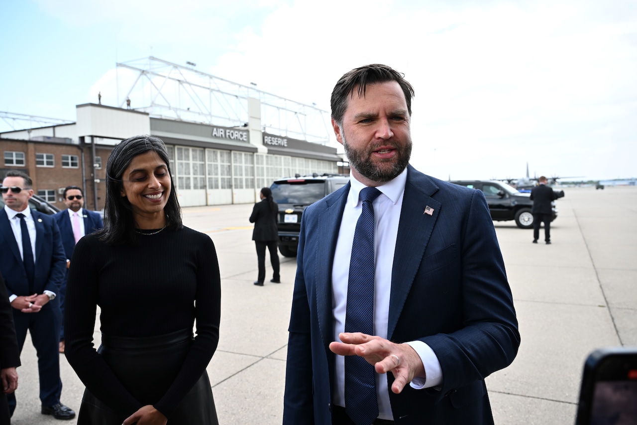 Marital-strife rumors intensify as JD Vance photographed ‘yelling’ at wife Usha in restaurant