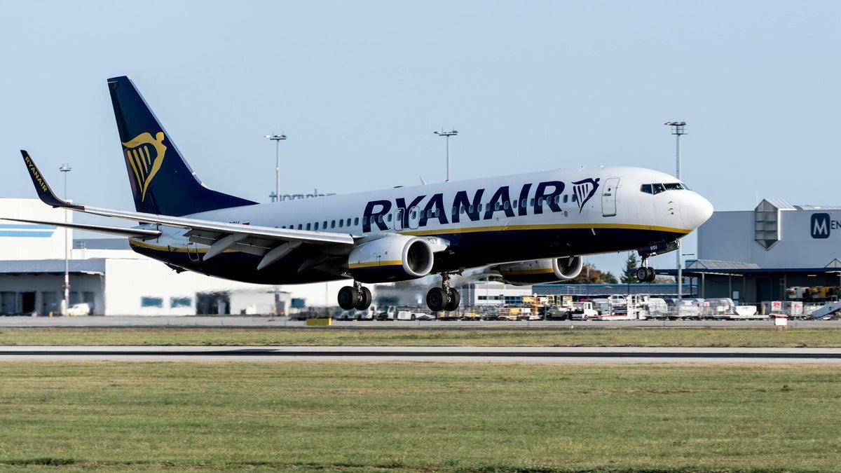 Ryanair menace de supprimer 20 lignes en Belgique sur fond de bras de fer fiscal