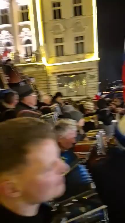 Harmonikarji: Po dekle