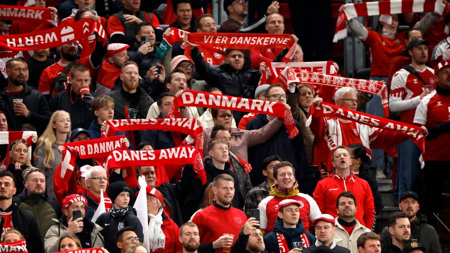 Medbragte nazi-symboler til landskamp: Får fem års karantæne