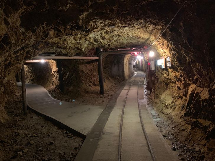 Interior of the Sado Mine / Courtesy of Northeast Asian History Foundation 