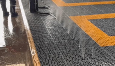 [Request] Are there robotic car washes like this in Poland (Katowice/Krakow)?
