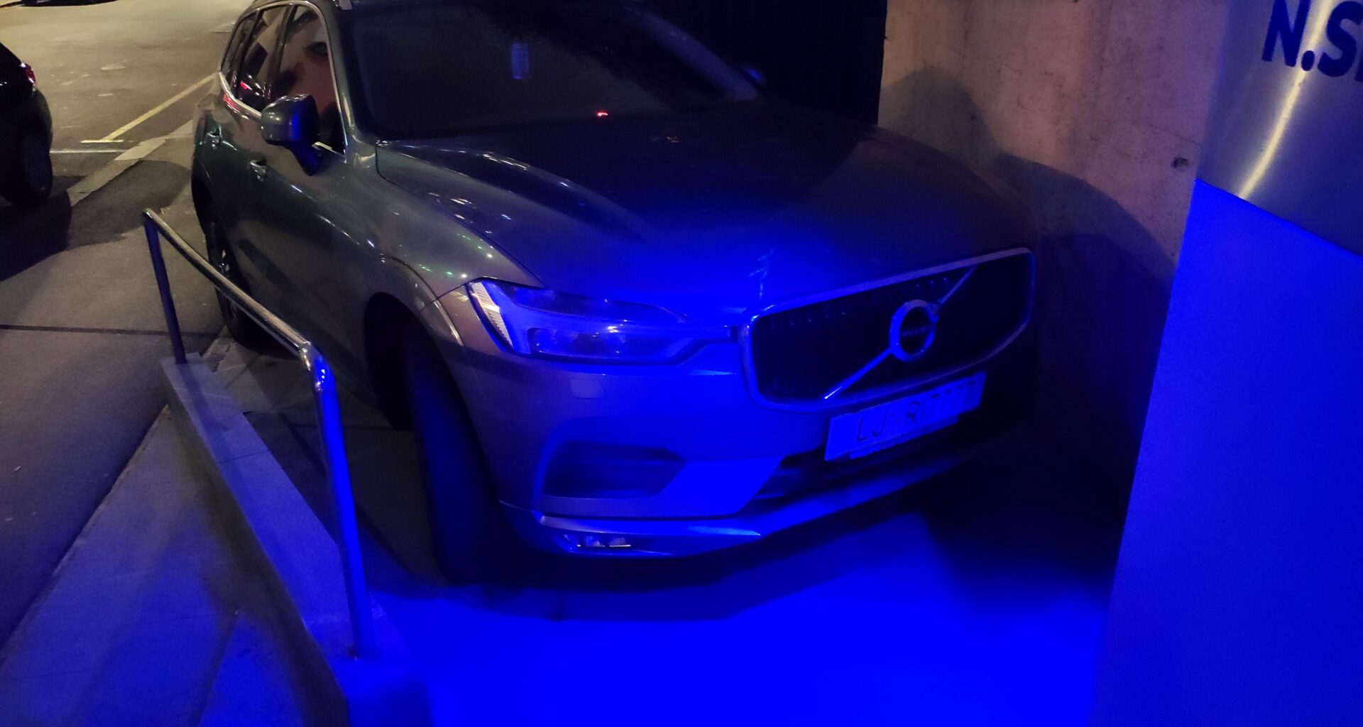 Parkiranje na klančini za invalide 🤌