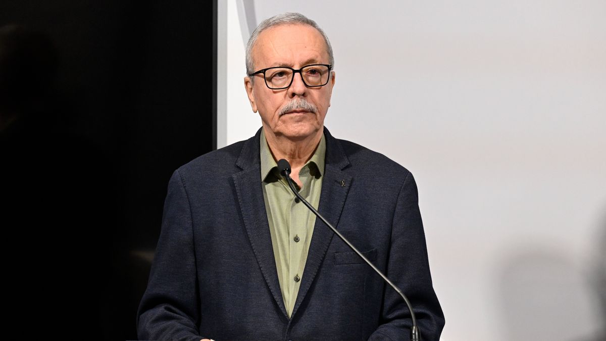 Budapest, 2025. november 12.
Bakondi György, a miniszterelnök belbiztonsági főtanácsadója az illegális bevándorlás aktualitásairól tartott sajtótájékoztatón a Miniszterelnökségen 2025. november 12-én.
MTI/Máthé Zoltán