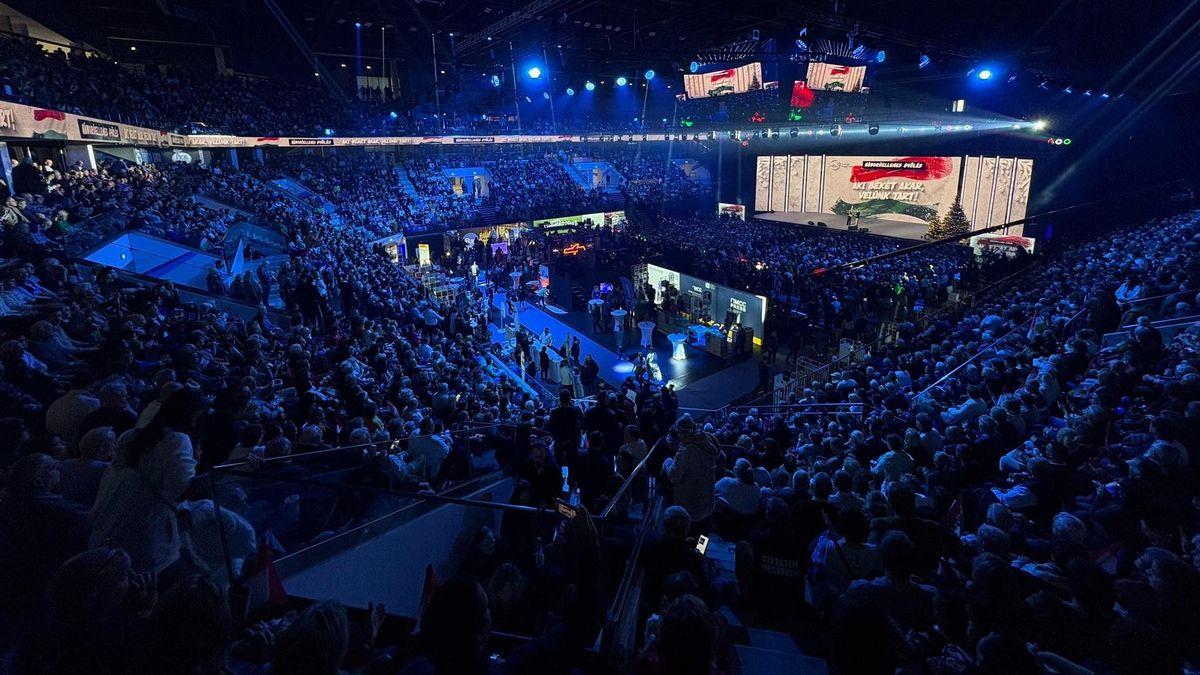 A DPK háborúellenes országjárása Szegedre érkezett