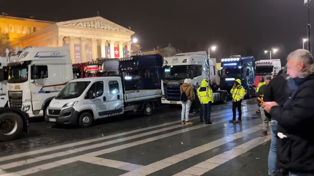 Addig fognak körözni a kamionosok a városban, amíg az ÉKM nem teljesíti a követeléseiket.