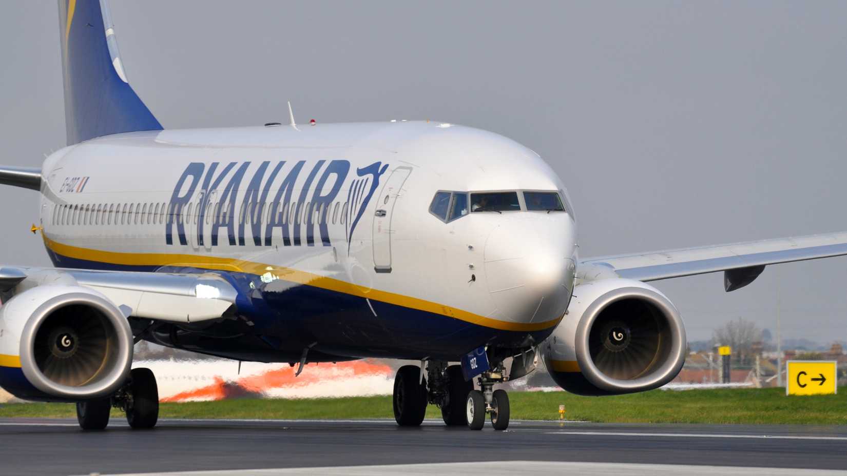 Ryanair Boeing 737-800 aircraft on the runway