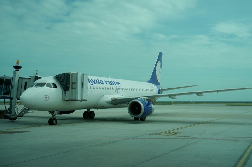 Melbourne tullamarine airport sees 204 flight delays and 3 cancellations, impacting qantas, jetstar, and several international airlines, causing major travel disruptions.