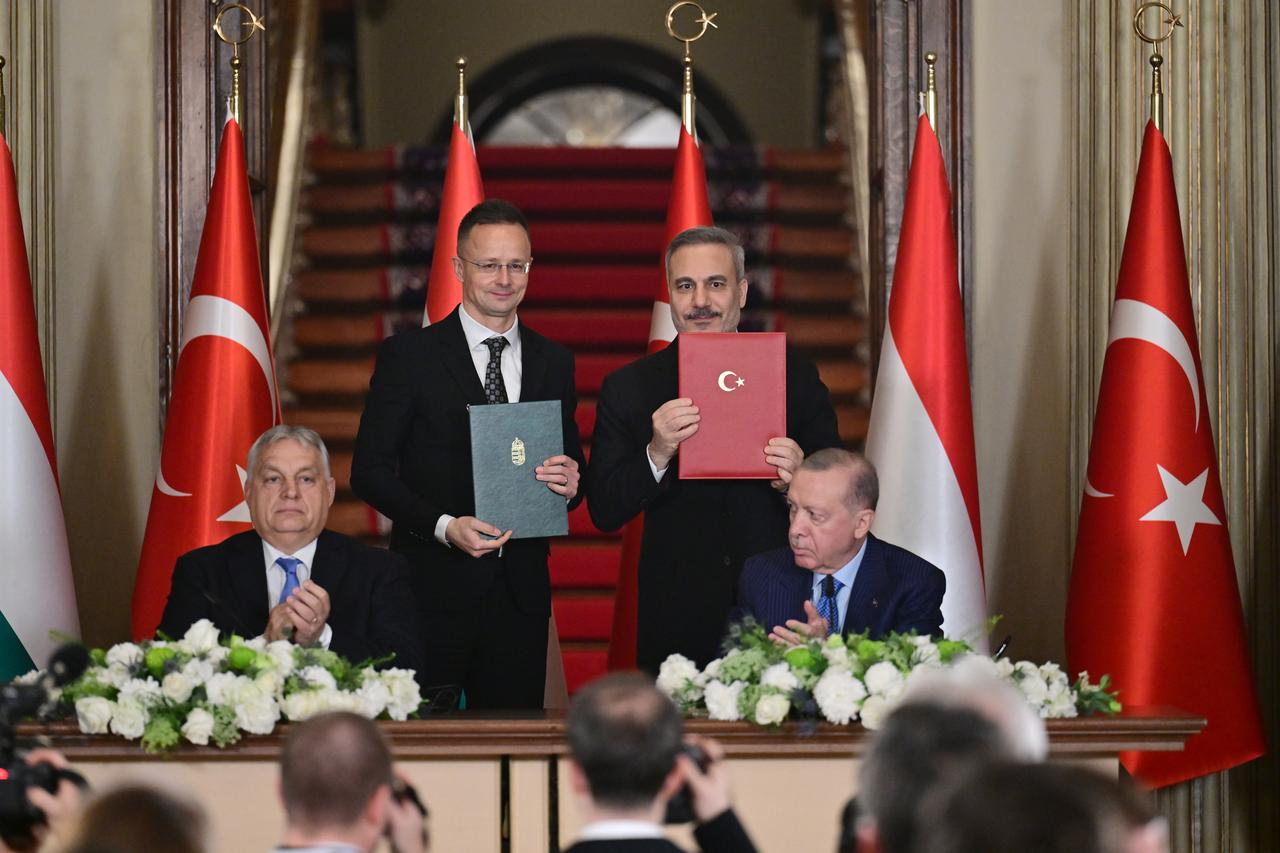 Turkish Foreign Minister Hakan Fidan (2nd R) and Hungary’s Minister of Foreign Affairs and Trade Szijjarto (2nd L) sign the Joint Statement on the Establishment of a Joint Planning Group in Istanbul, Turkiye on Dec. 8, 2025. (AA Photo)