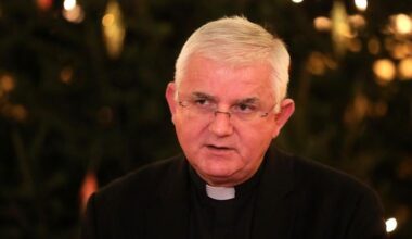 Nadbiskup Uzinić o neredima u Rijeci: "Sve djeluje izmanipulirano kako se ne bi previše analizirale afere"
