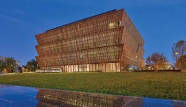 White House Reiterates Threat to Pull Funding from Smithsonian