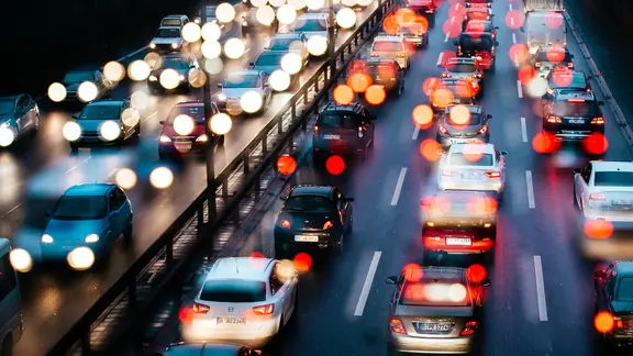 Ein morgenlicher Stau auf de Autobahn.
