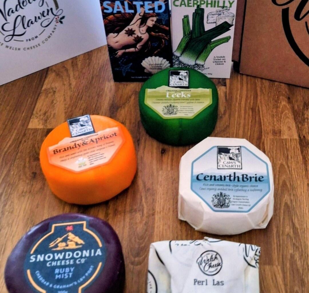 Picked up my favourite Welsh cheeses & crackers today 🧀🎄🏴󠁧󠁢󠁷󠁬󠁳󠁿