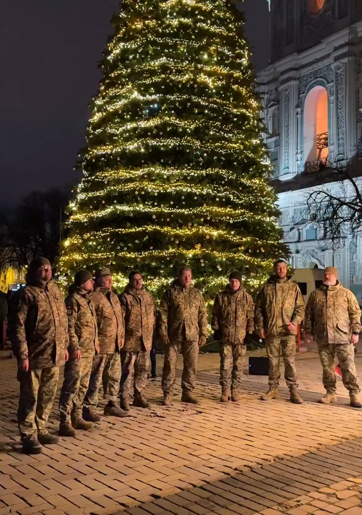 Ukrainian soldiers singing Christmas carols