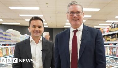 Iceland boss Richard Walker to become Labour peer, sources say