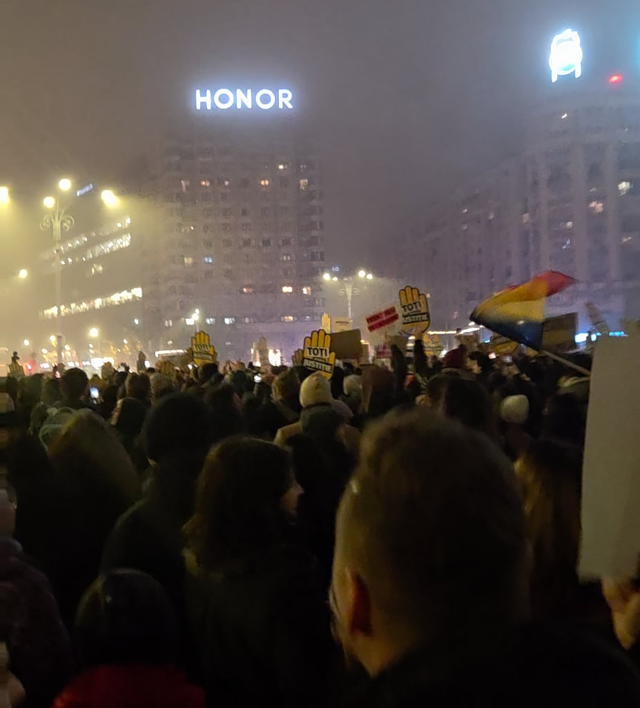 Din Piața Victoriei